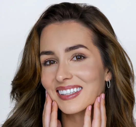 What are the advantages of Hollywood smile makeover? in Turkey, Antalya